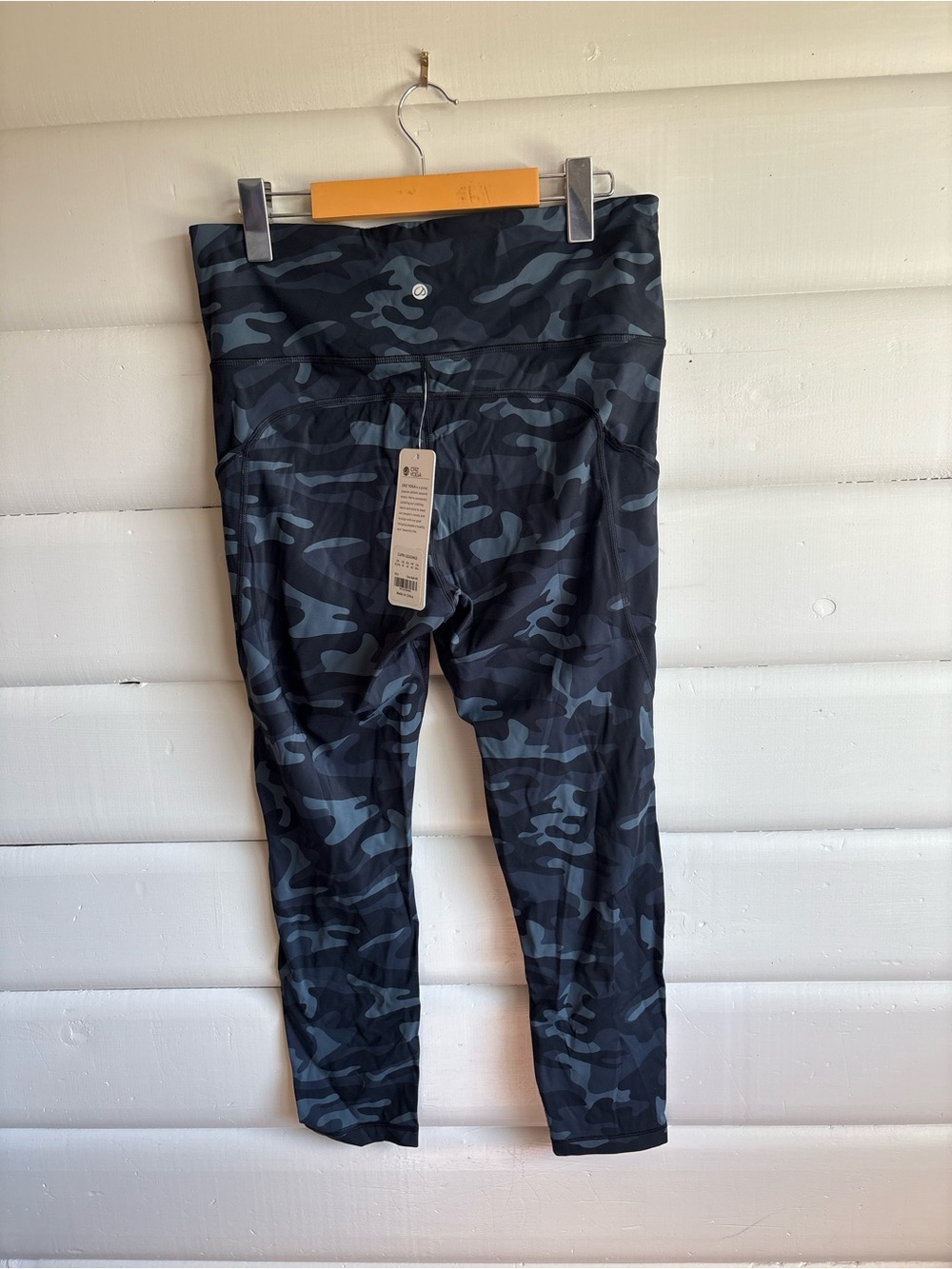 NWT CRZ YOGA Camo Capri Leggings XL 14 High Rise Pocket Athletic Camo Multi
